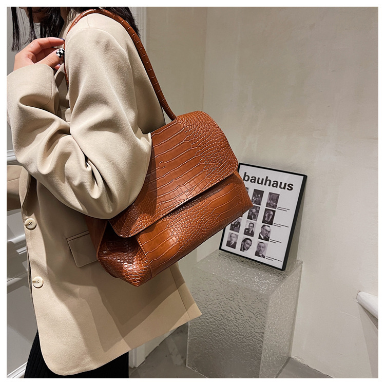 Stylish Large Underarm Handbag - Versatile Single-Shoulder Tote