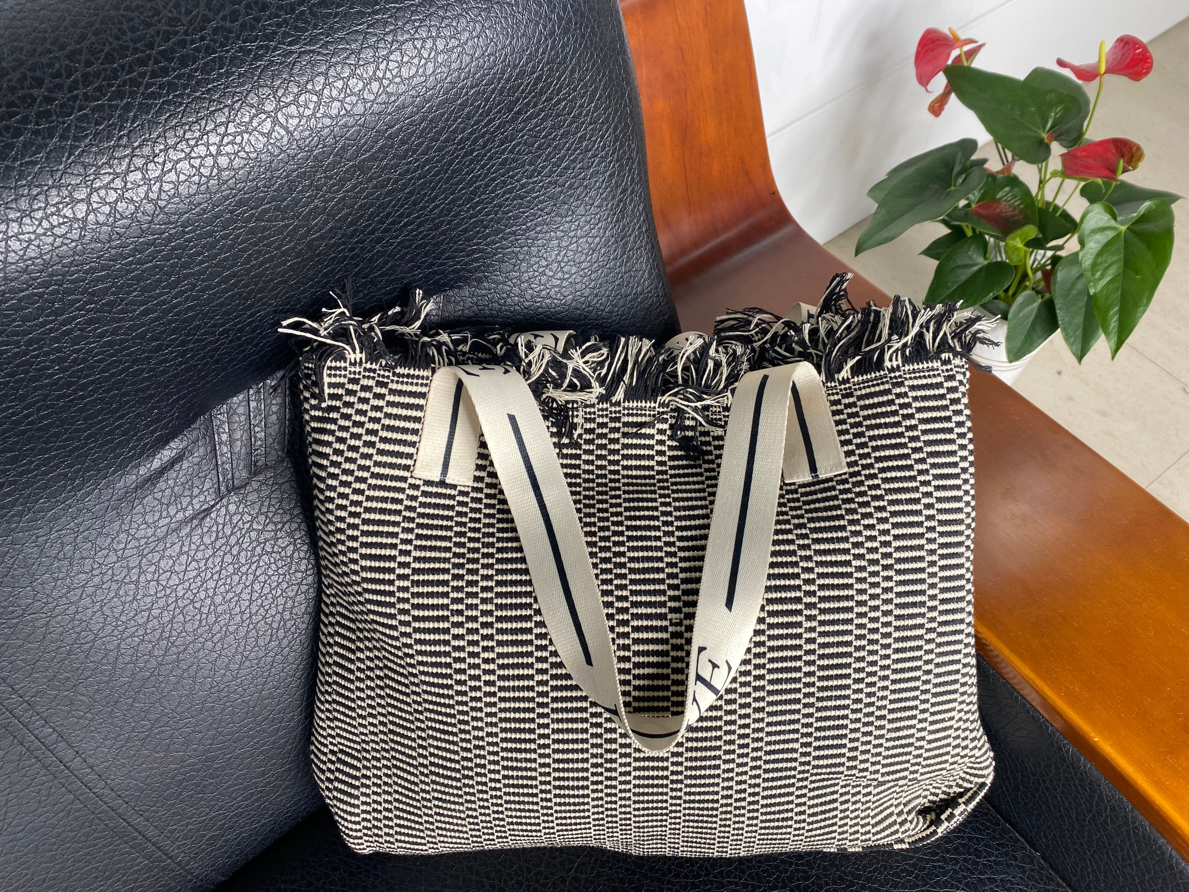 Sustainable Crafted Linen Satchel - Timeless Style & Comfortable Wear