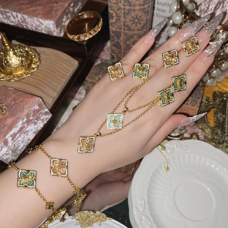 dhgate Fashion Classic Italian brushed finish craft, light luxury retro ring, earring, gold-plated luxurious palace style bracelet and necklace set