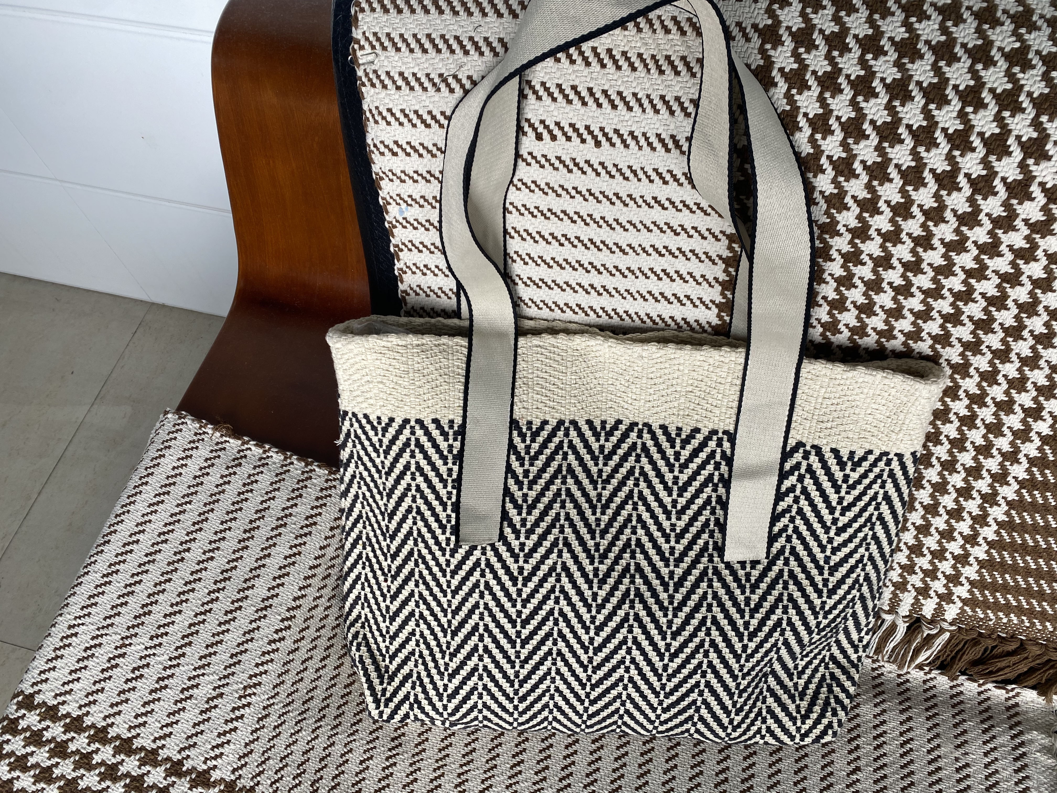 Vintage Style Handmade Coarse Fabric Cross Body Purse