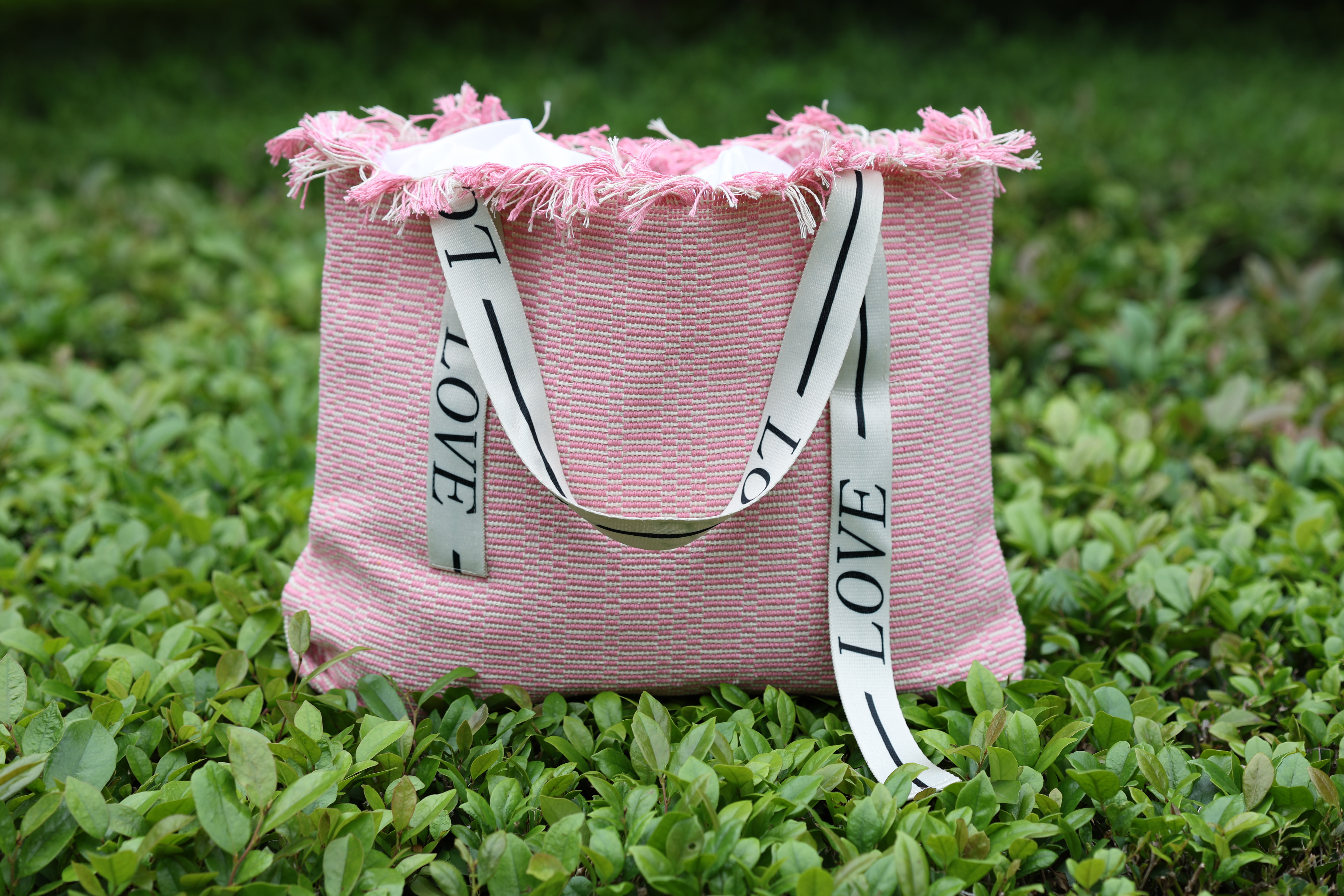 Eco-Friendly Handcrafted Linen Shoulder Bag with Classic Aesthetic Design