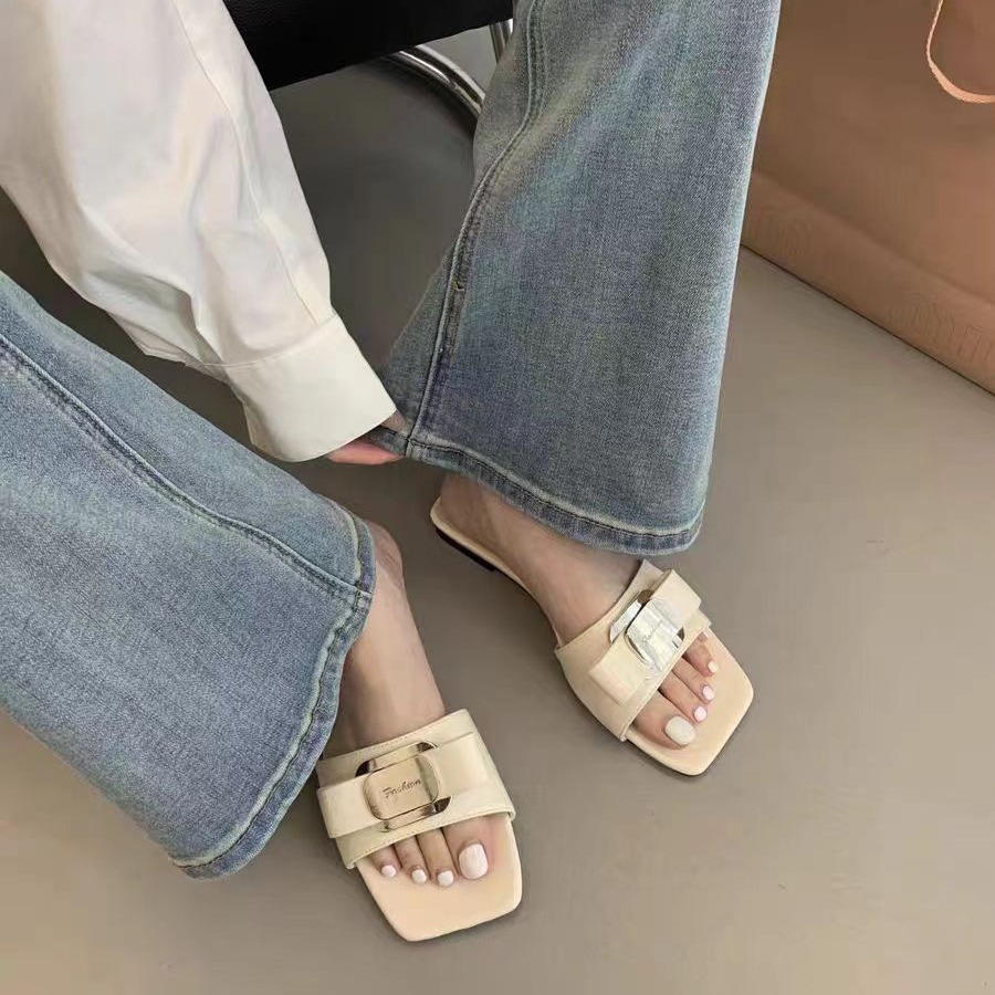 French silver slipper women 2025 new B-line gold button flip-flops summer with skirt wear beach sandals