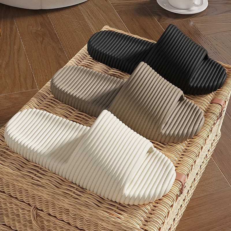 New Arrival New Fashion Summer Womens Slippers Indoor Bathroom Non slip Slippers Couples Shoes Home Leisure Flip Cover Lightweight Beach Sandals T2501