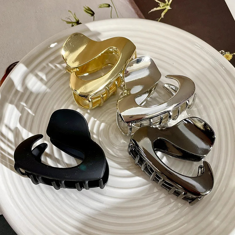 Geometric Irregular Medium Hair Claw Trendy Hair Accessories For Women Metal Gold Silver Black Claw Clips Girls Jewelry 250103