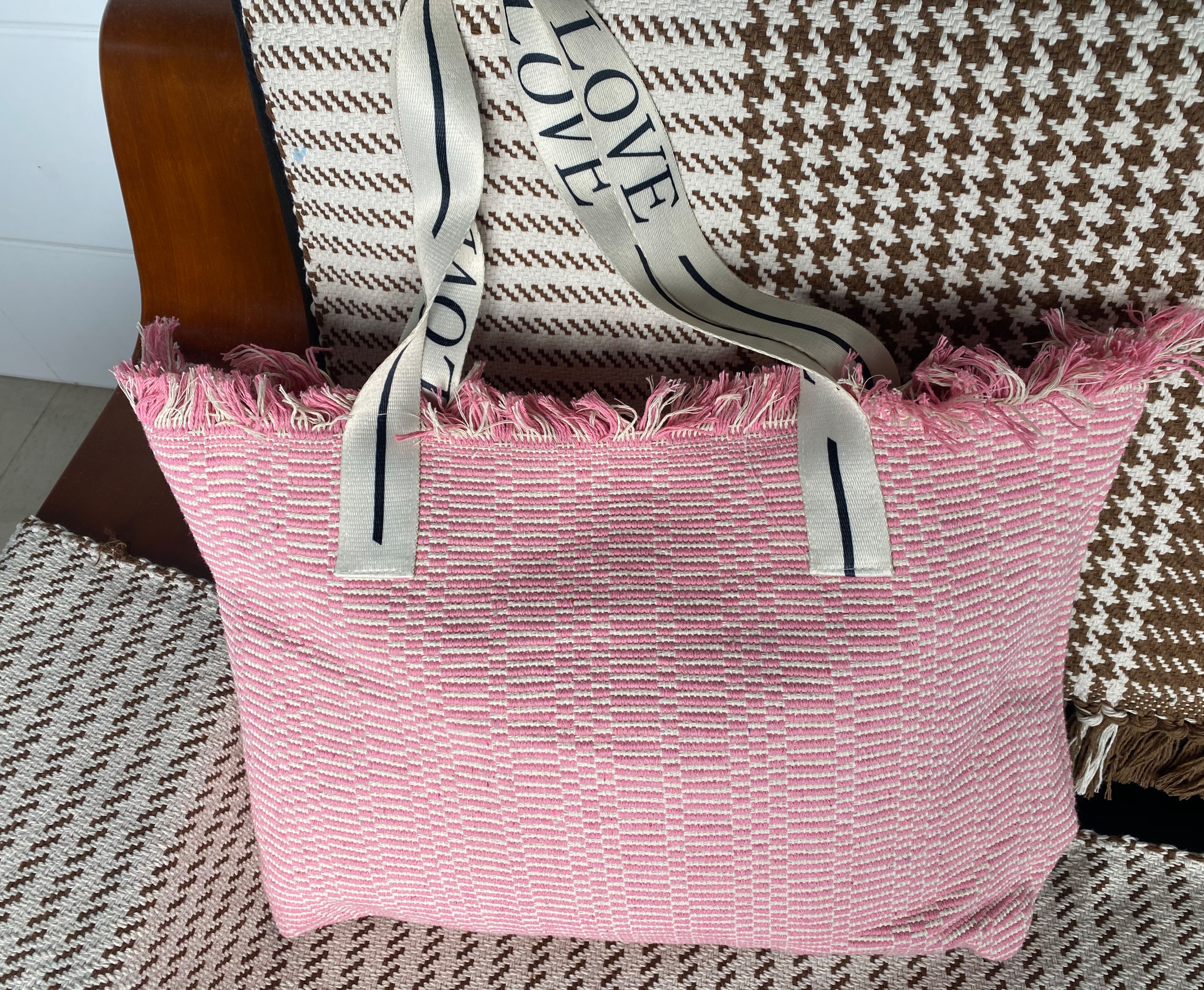 Eco-Friendly Handcrafted Linen Shoulder Bag with Classic Aesthetic Design