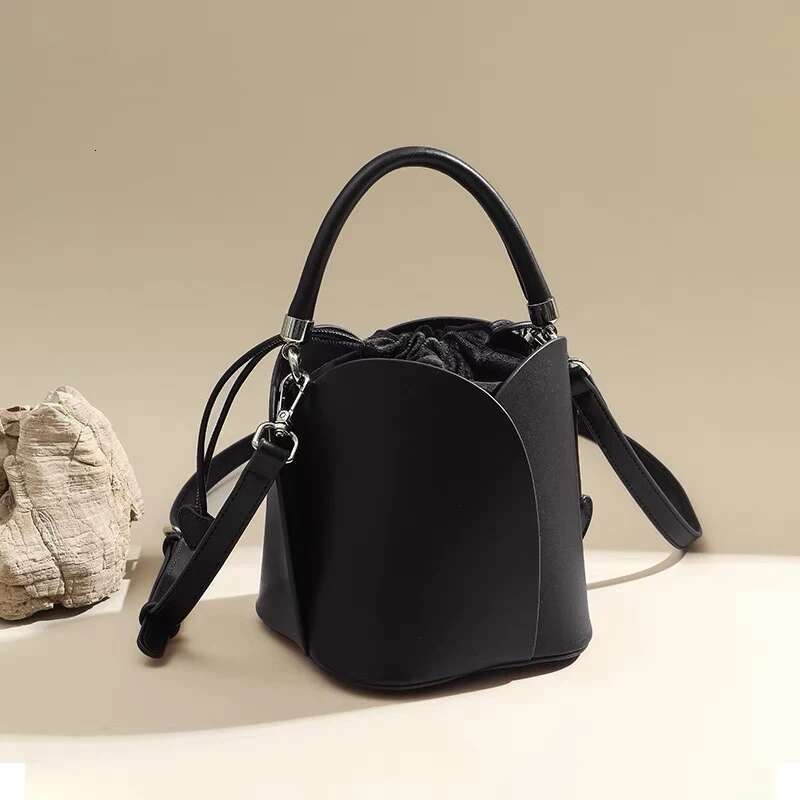 Autumn/Winter Women 2024 New Versatile Bucket Bag For Women, Single Shoulder Crossbody Handheld Bag, Vegetable Bask