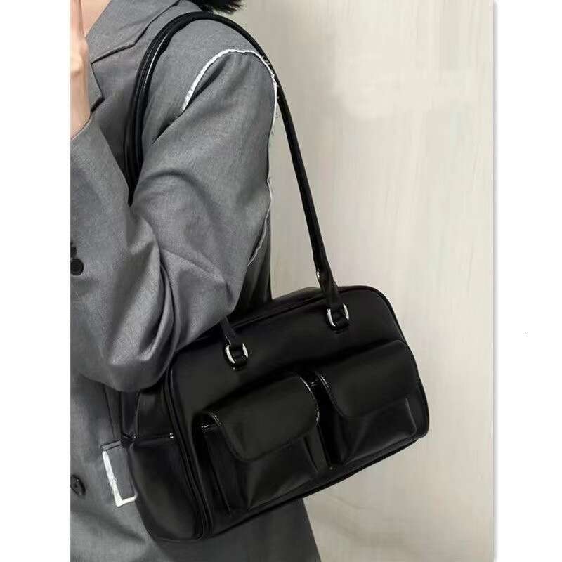 Women's 2025 style large capacity leisure college student class commuting bag one shoulder handbag