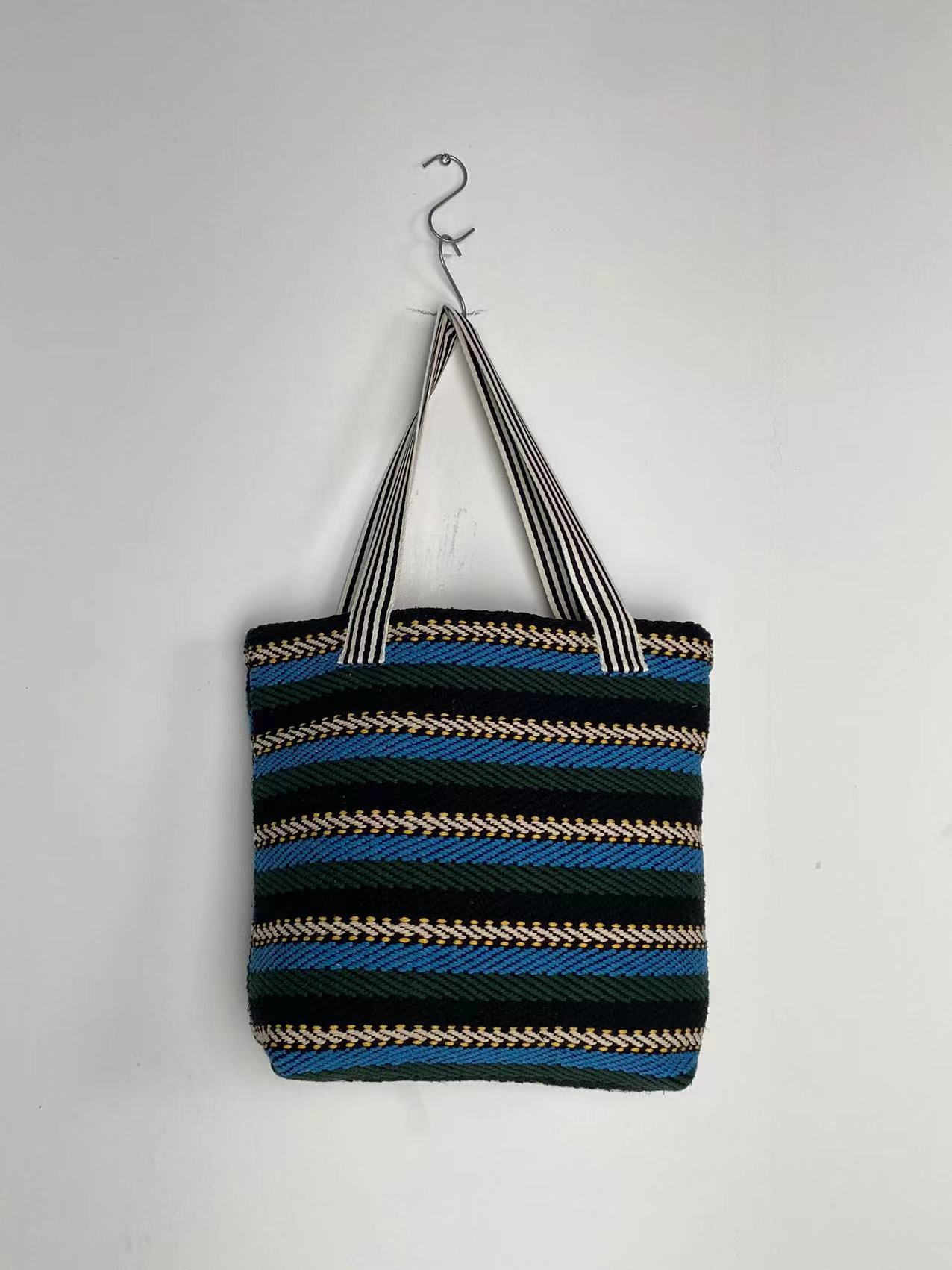 Natural Materials Crafted Linen Messenger Tote with Comfortable Adjustable Straps for All-Day Ease