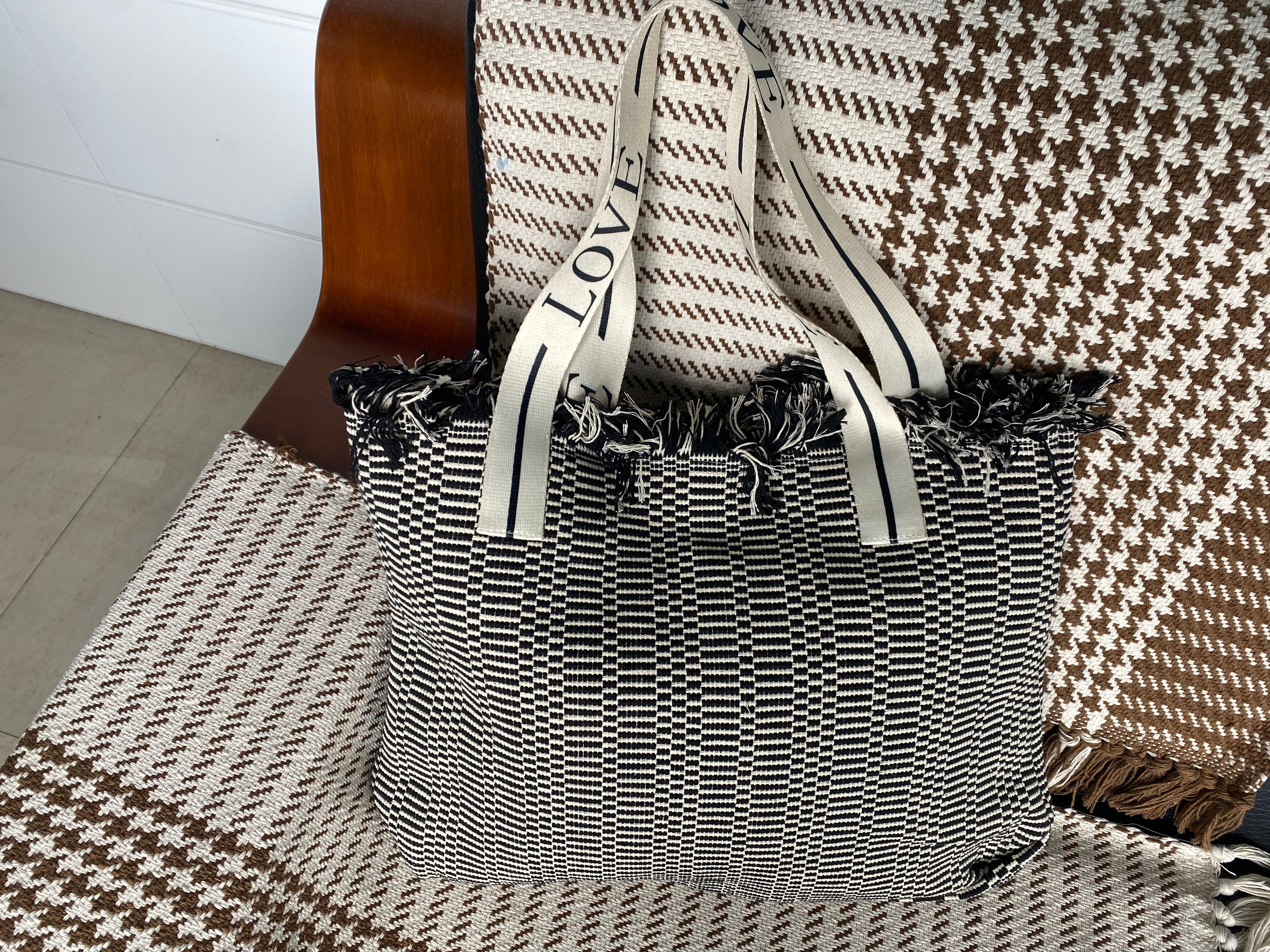 Sustainable Crafted Linen Satchel - Timeless Style & Comfortable Wear