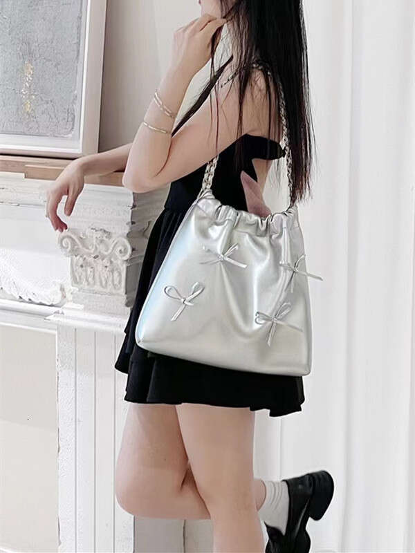 2025S Designer S New Model Sier Textured For Women Summer New Trend Chain Large Capacity Tote Fashion Versatile Shoulder Bag