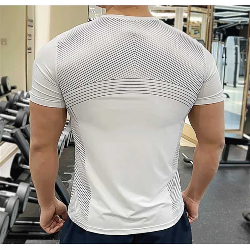 Mens Summer O-neck Short sleeved Top Quick drying Sports T-shirt Mens Fitness Training T-shirt Fitness Running T-shirt M250108
