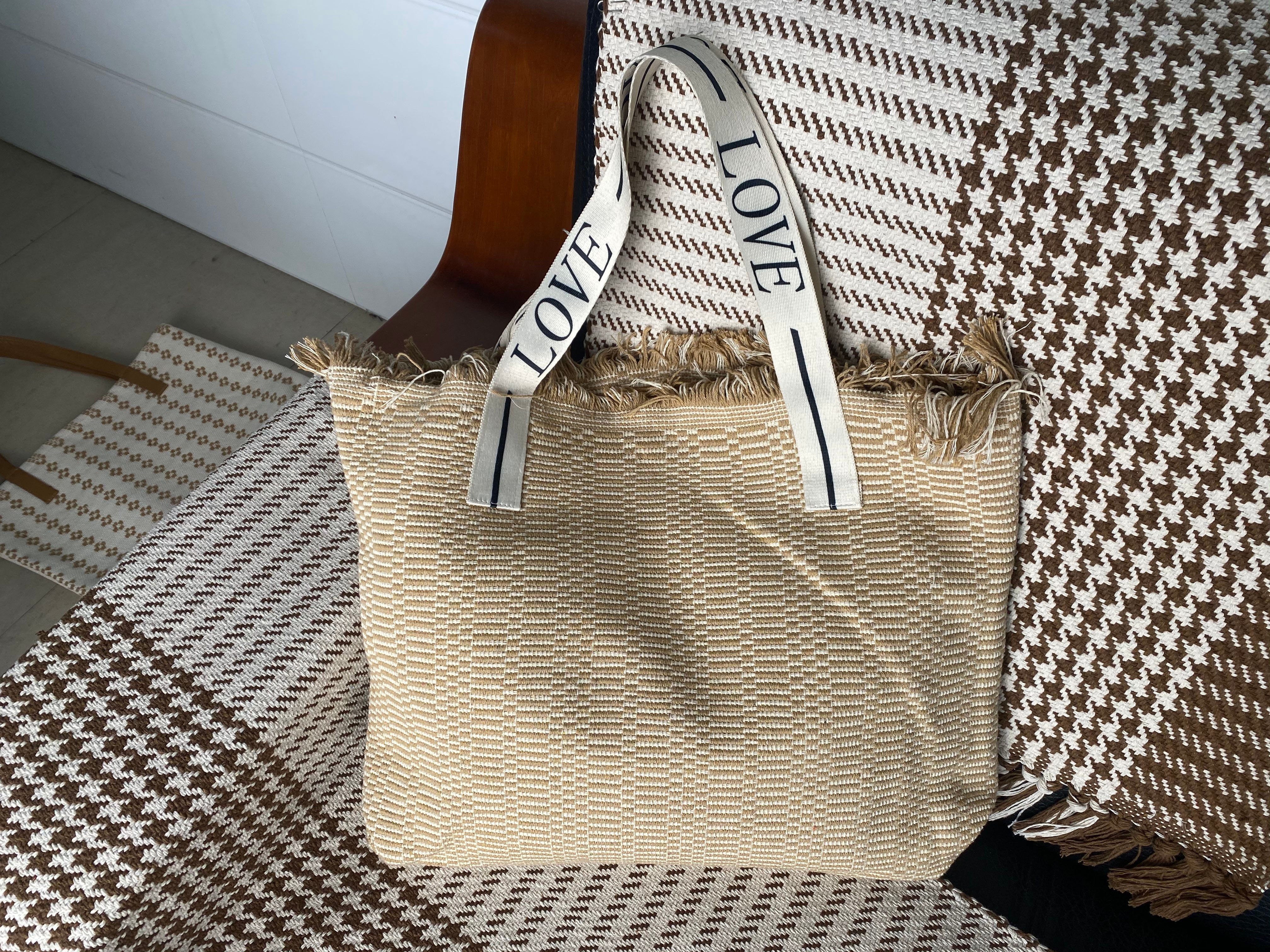 Eco-Friendly Handmade Linen Messenger Bag with Adjustable Straps for Everyday Use