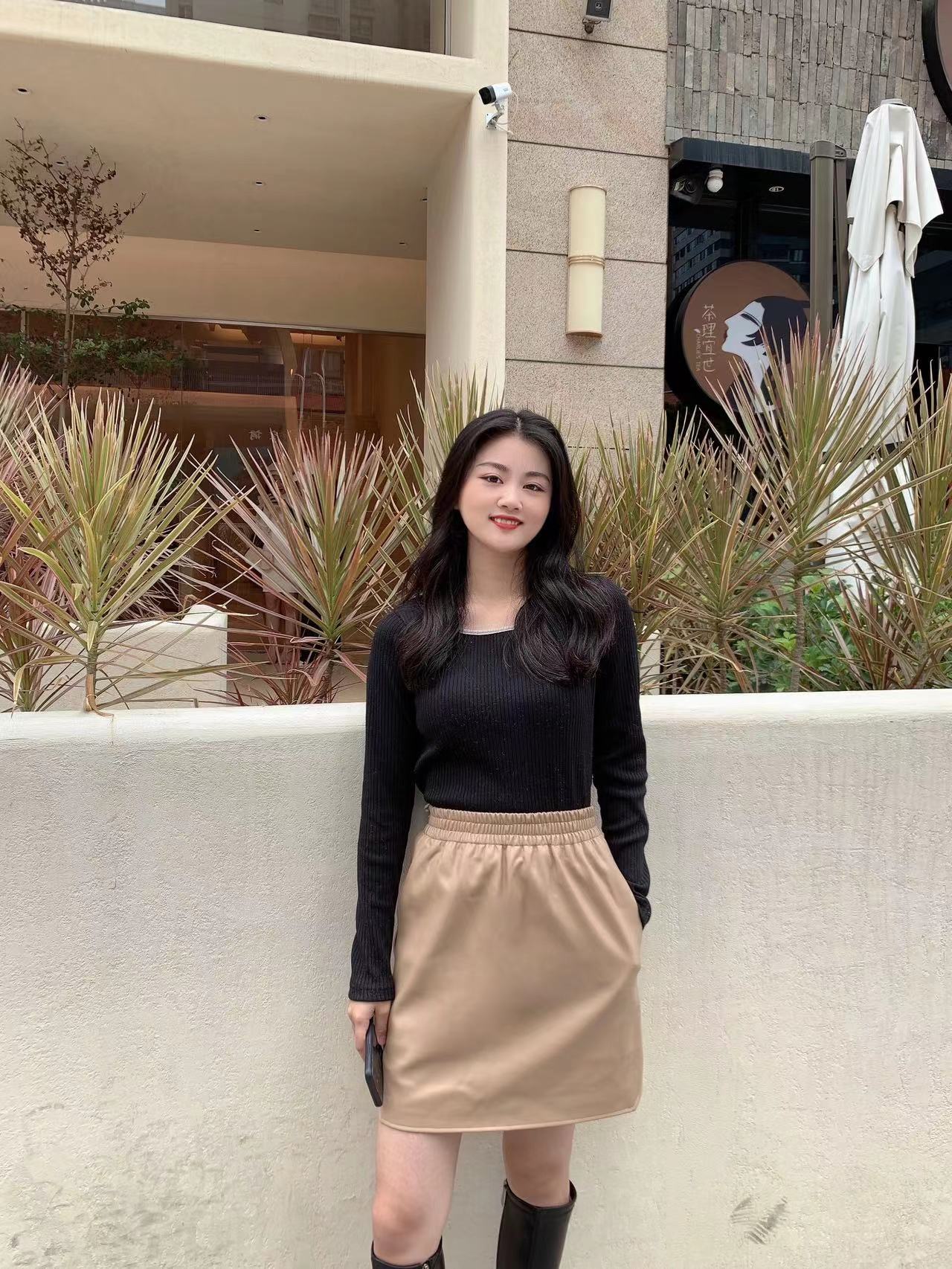 D86890 Winter temperament commuting elastic waist PU leather short skirt loose high skirt female hip skirt