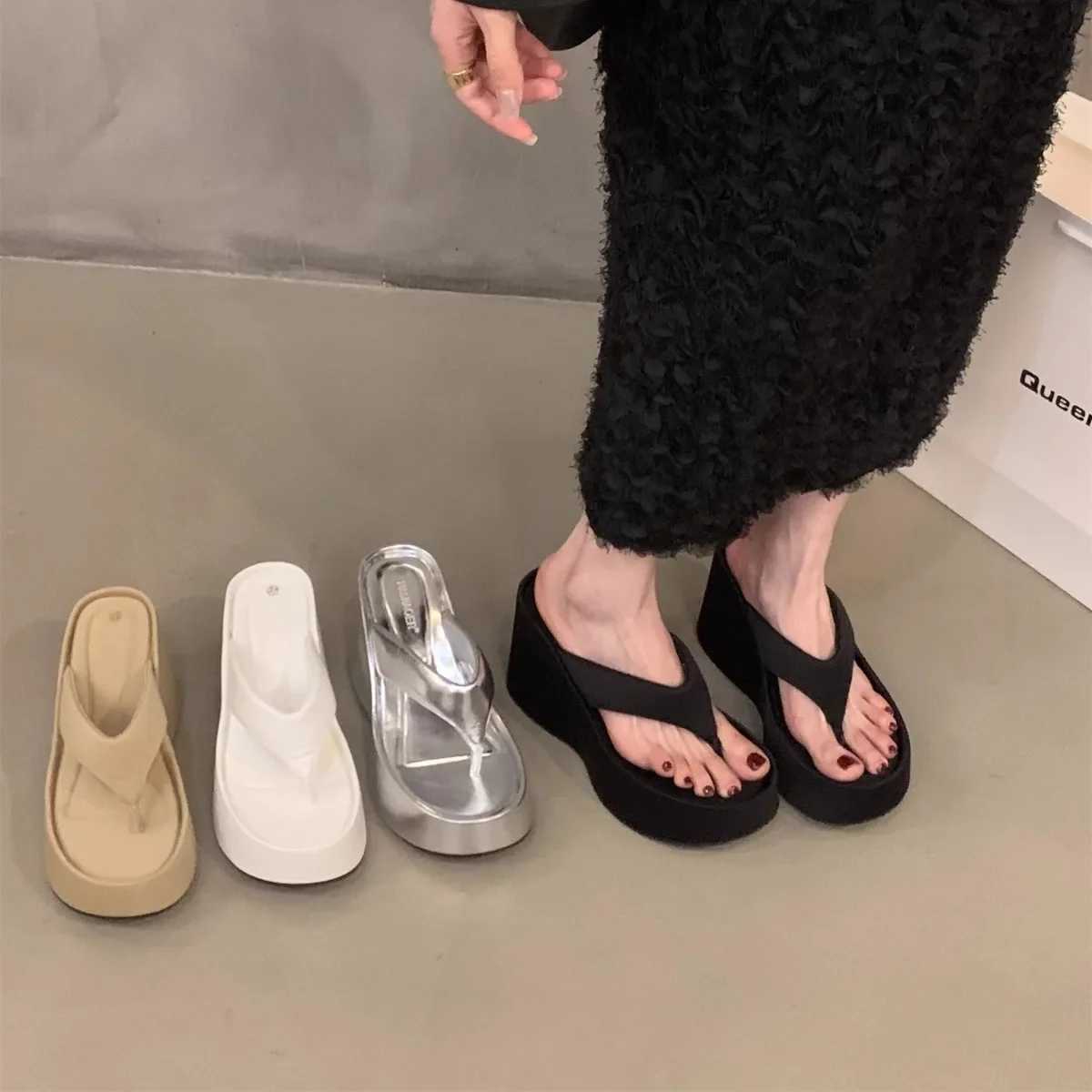 New Arrival Womens clip toed super high heels wedge-shaped flip cover new summer thick platform beach sandals womens thick sole slider T250108