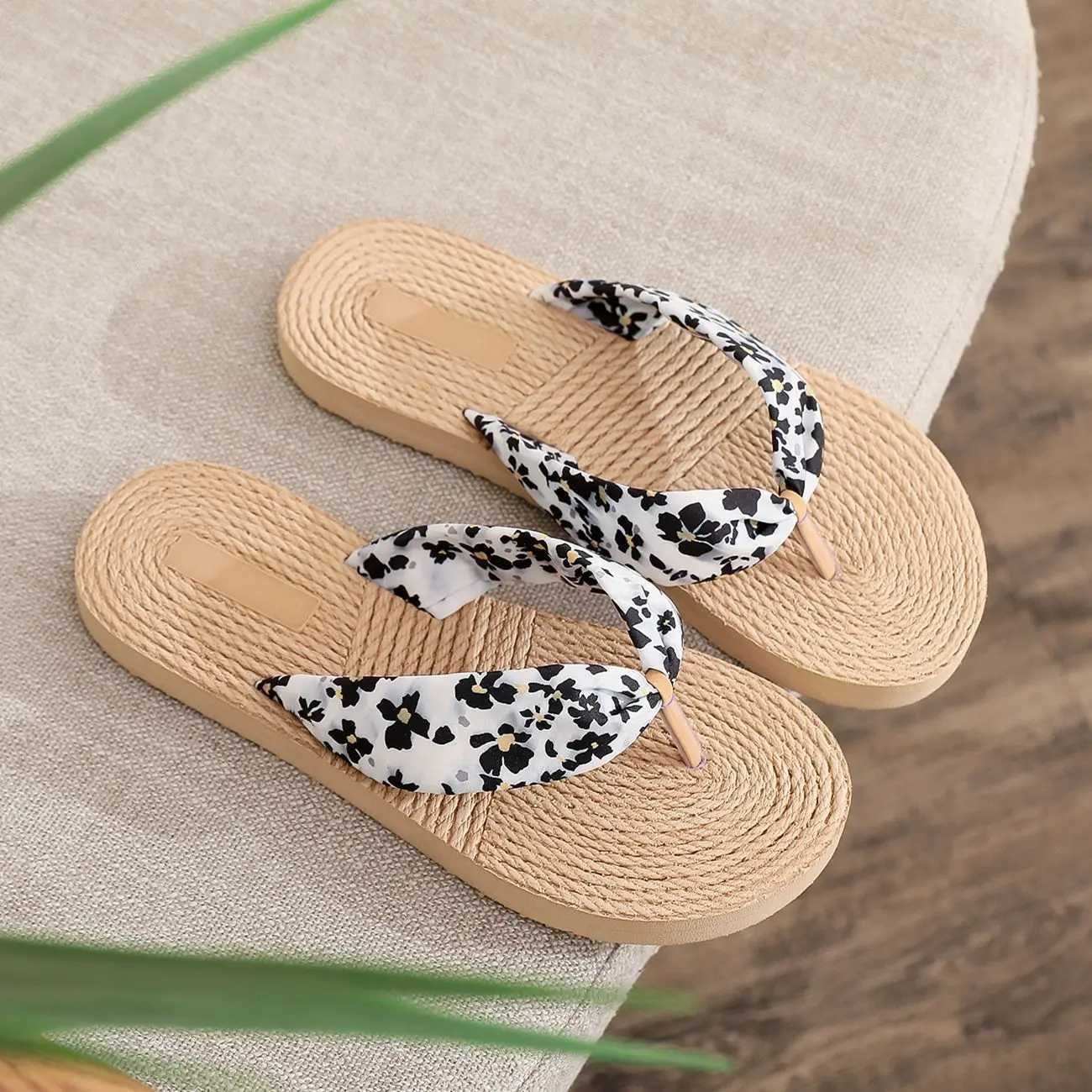 New Arrival Summer slippers flip flops beach sandals non slip casual flat shoes slippers womens indoor shoes outdoor shoes T250108