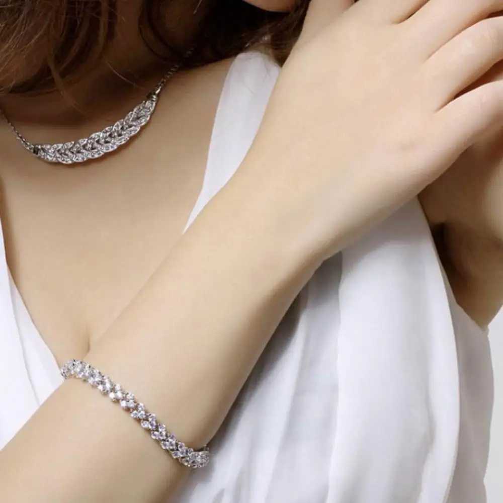 Roman Style Bracelet Women Fashion Full Rhinestone Inlaid Bracelet Bangle Wedding Party Jewelry GiftXJ250109