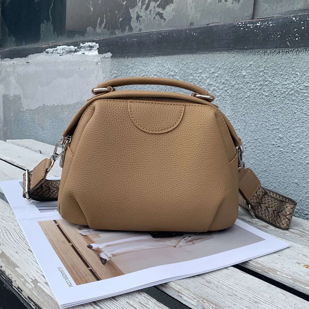 2025 New Popular Fashion Genuine Leather Shoulder Women's Large Capacity Crossbody Bag, Retro Handbag
