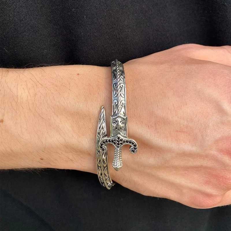Retro Classic Creative Sword Shed Bracelets for Men and Women Fashion Personality Exquisite Open Bracelets Party Jewelry GiftsXJ250109