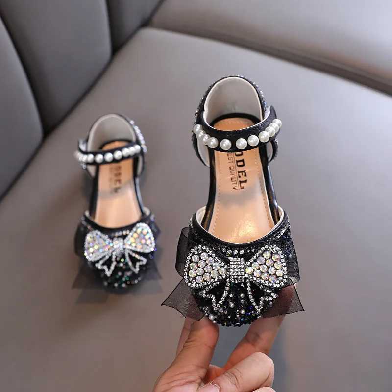 Princess girl silver sandals bow sandals summer new pearl sequins rhinestone Par wedding non slip flat shoes W250108