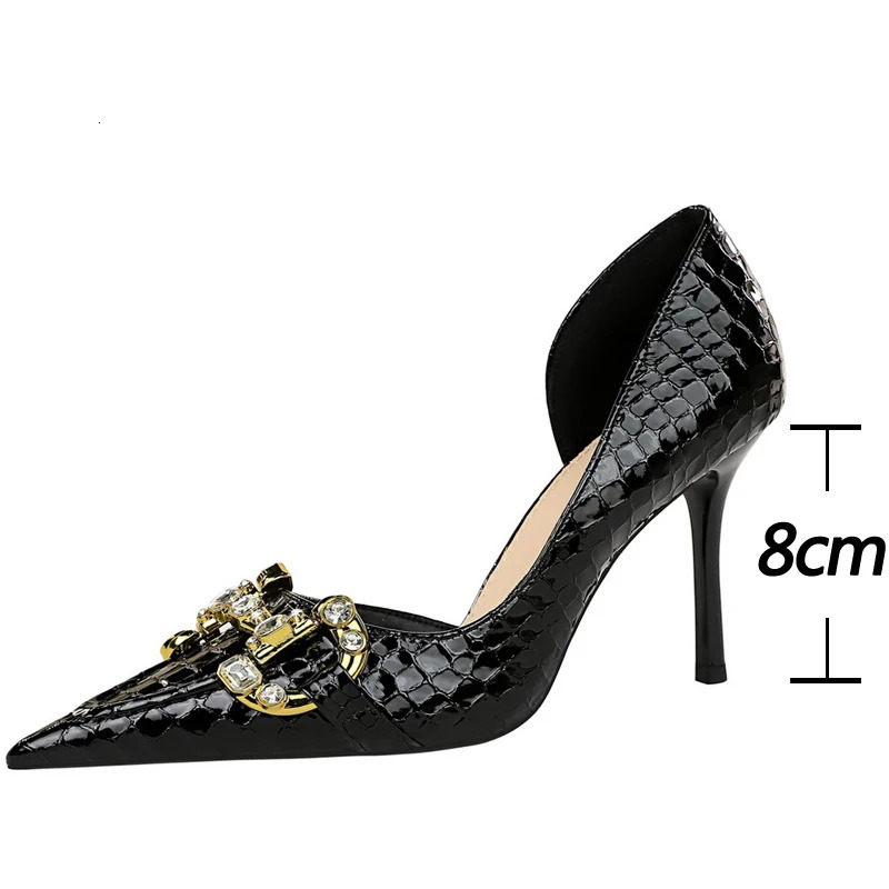 2025 Women 8cm High Heels Side Hollow Pumps Lady er Metal Chain Buckle High Heels Stiletto Black Pink Prom Shoes 250106