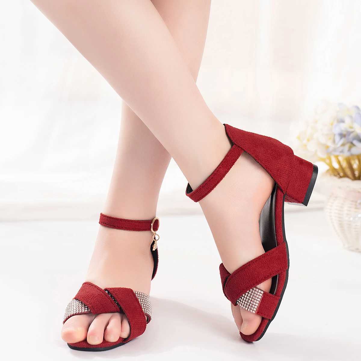 Mary Janes Par wedding shoes for girls childrens low boots pleated rhinestone sandals fashionable childrens red sandals classic 2024 new W250108