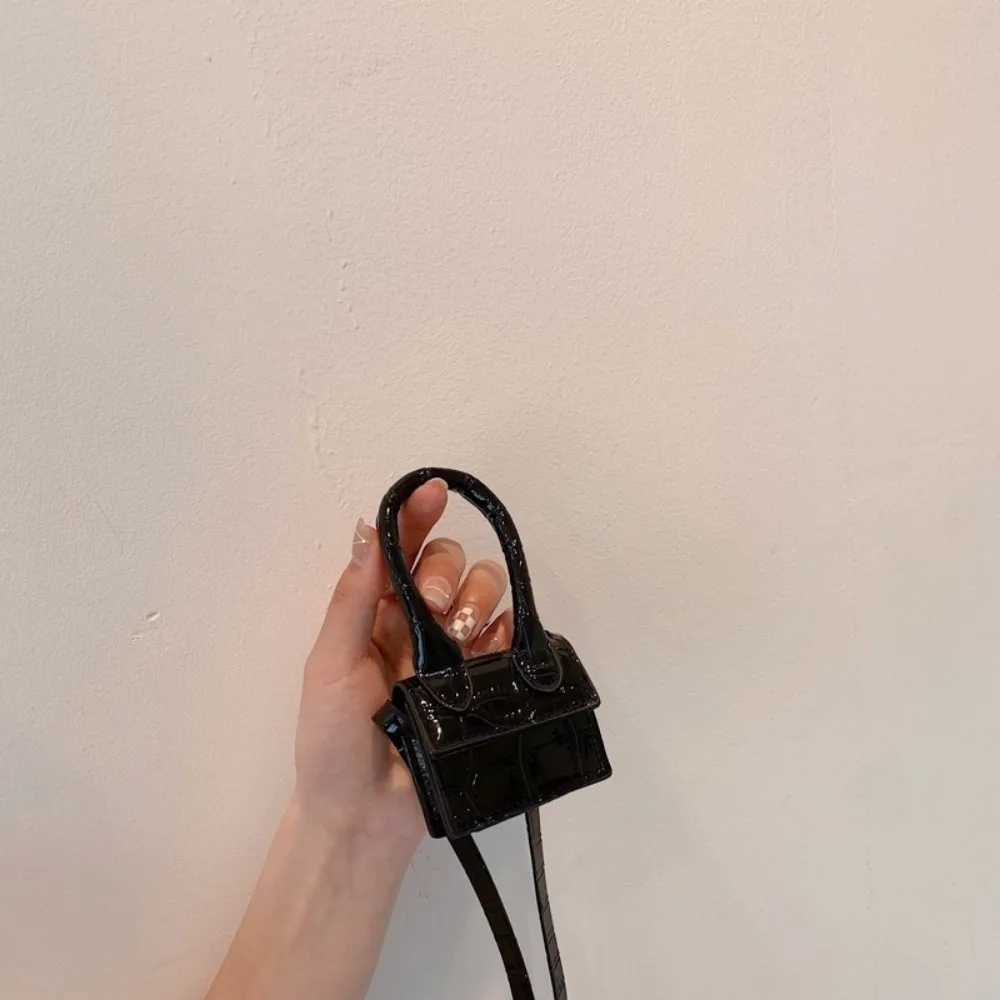 Fi Ste Pattern Mini Crossbody Bag Portable Shoulder Bag PU Leather Solid Color Small Square Bag Ladies HandbagXJ250108