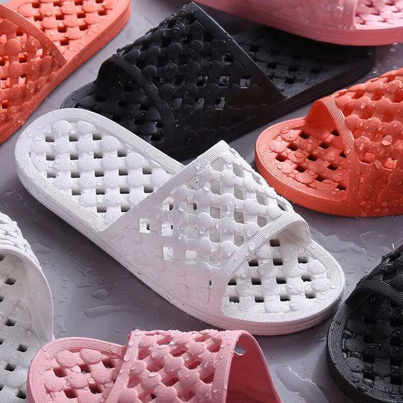 New Arrival Mens Bathroom Non slip Slippers Bathroom Slippers Indoor Summer Soft and Comfortable Couple Family Flat Shoes Hotel Sandals T250108