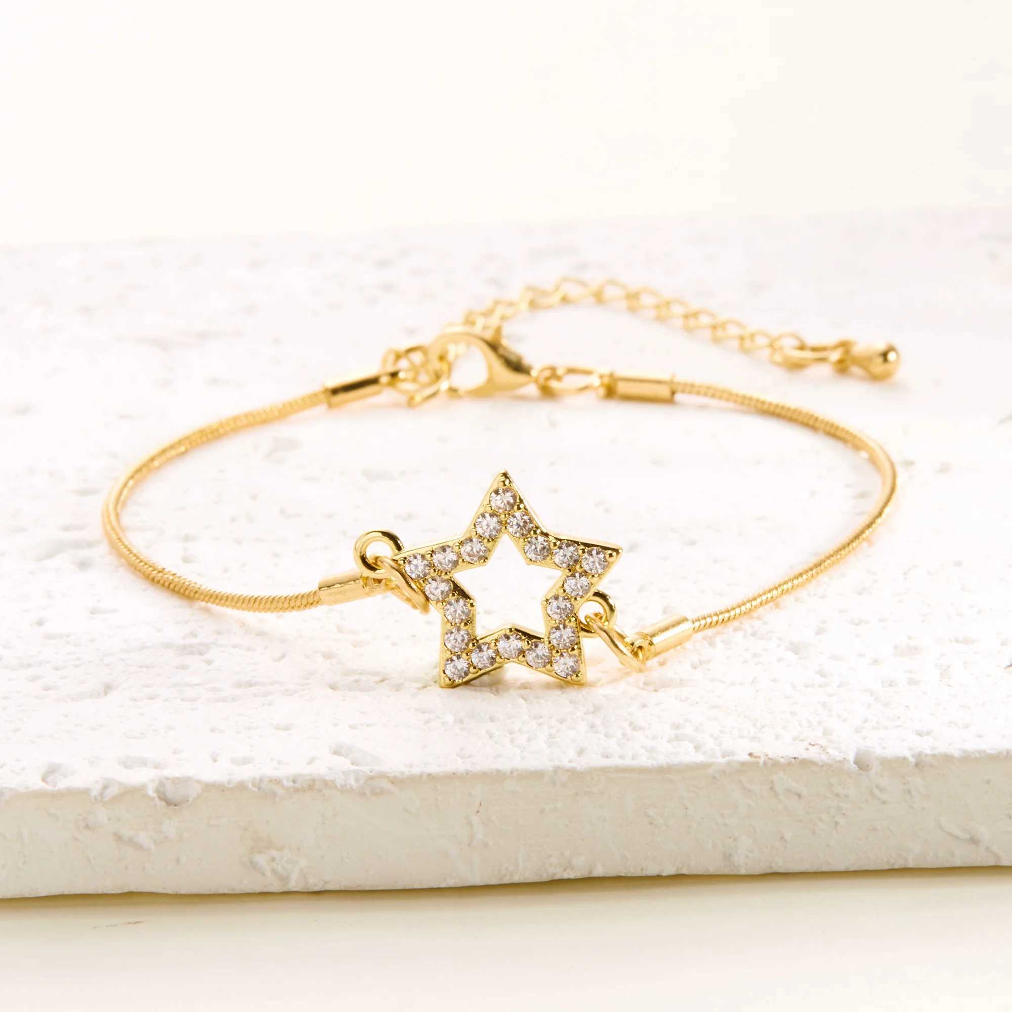 Stainl Steel Hollow Star Moon Bracelet for Women Gold Color Shiny Zircon Metal Chain Bangles Friendship Party Jewelry GiftsXJ250109