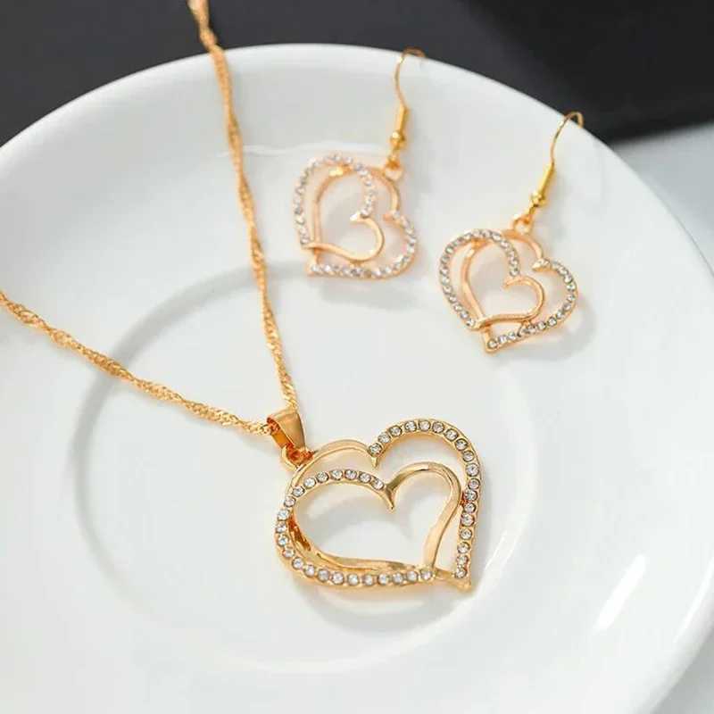 3 Pcs Set Heart Shed Jewelry Set of Earrings Pendant Necklace for Women Exquisite Fashion Rhinestone Double Heart Jewelry SetXJ250109