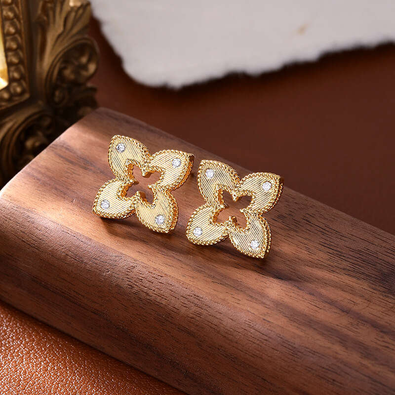 New style designer Drawing process hollowed out lucky clover earring bracelet for women high-end feel light necklace sweater chain earring 4/ Leaf jew