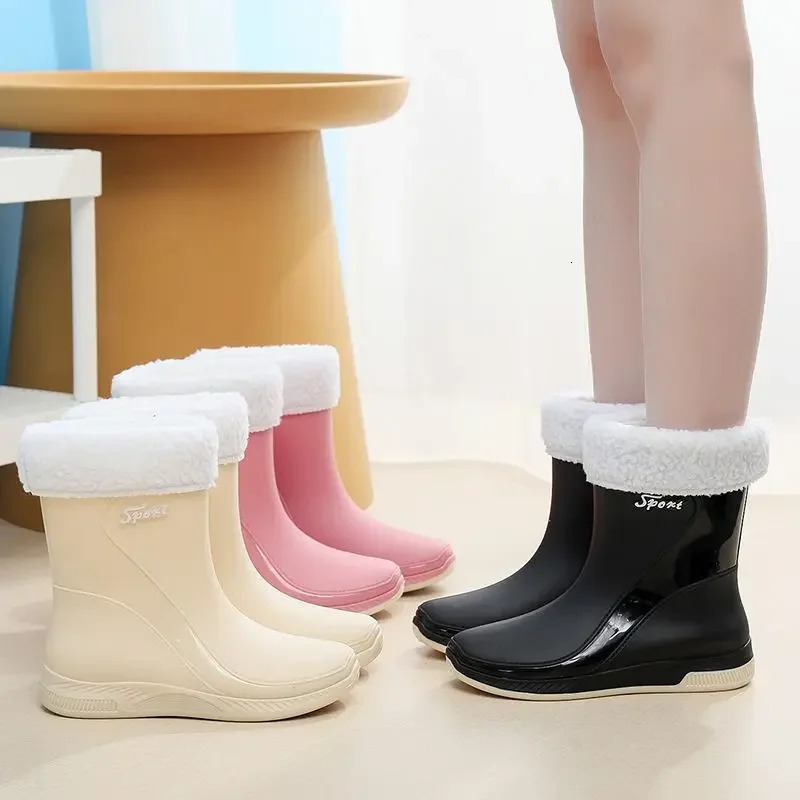 Fashionable rain boots for women warm autumn and winter rain boots non-slip womens rubber shoes adult plus fleece rubber boots 250106