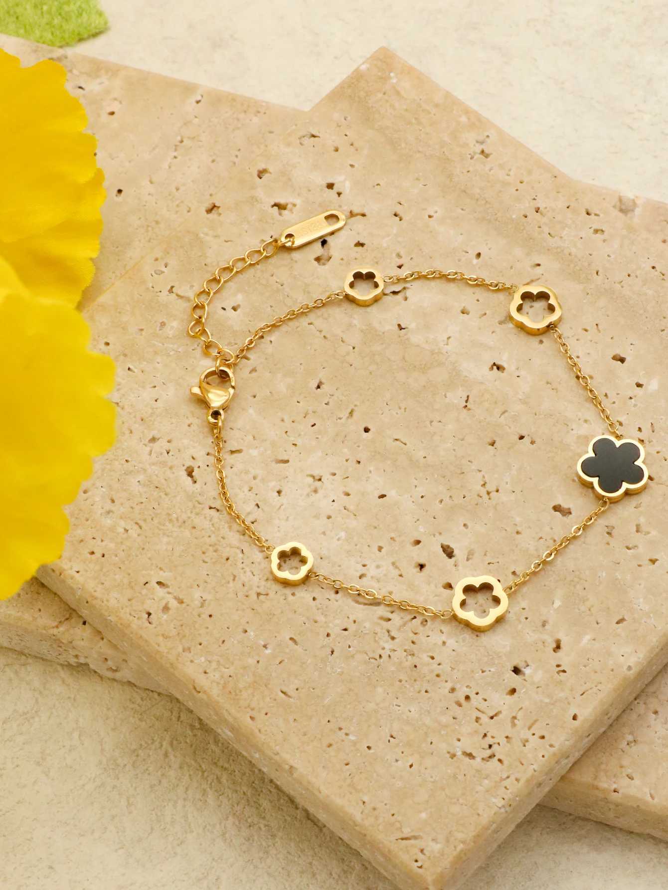 1 Piece Tren Stainl Steel Shell Plum Flower Bohemia Party Bracelet For Women Original Design Bangle JewelryXJ250109
