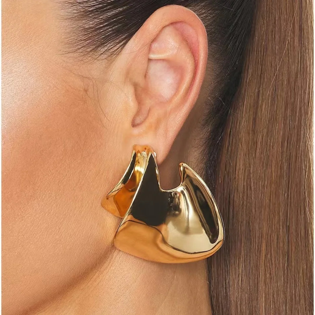 vintage trend with irregular geometric ear clips 250103