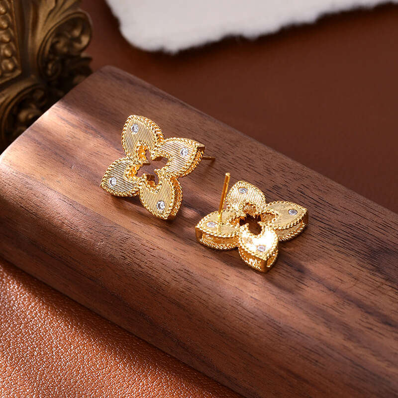 New style designer Drawing process hollowed out lucky clover earring bracelet for women high-end feel light necklace sweater chain earring 4/ Leaf jew