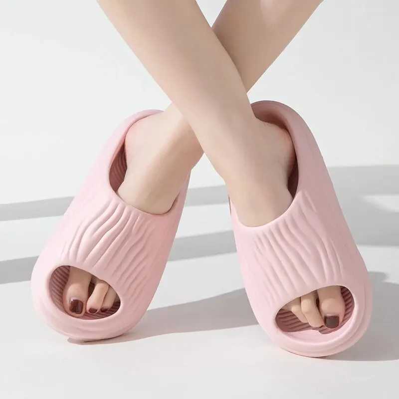 New Arrival Summer couple sandals and slippers thick soled for wearing outside the bathroom mens non slip sandals summer 2363 T250108