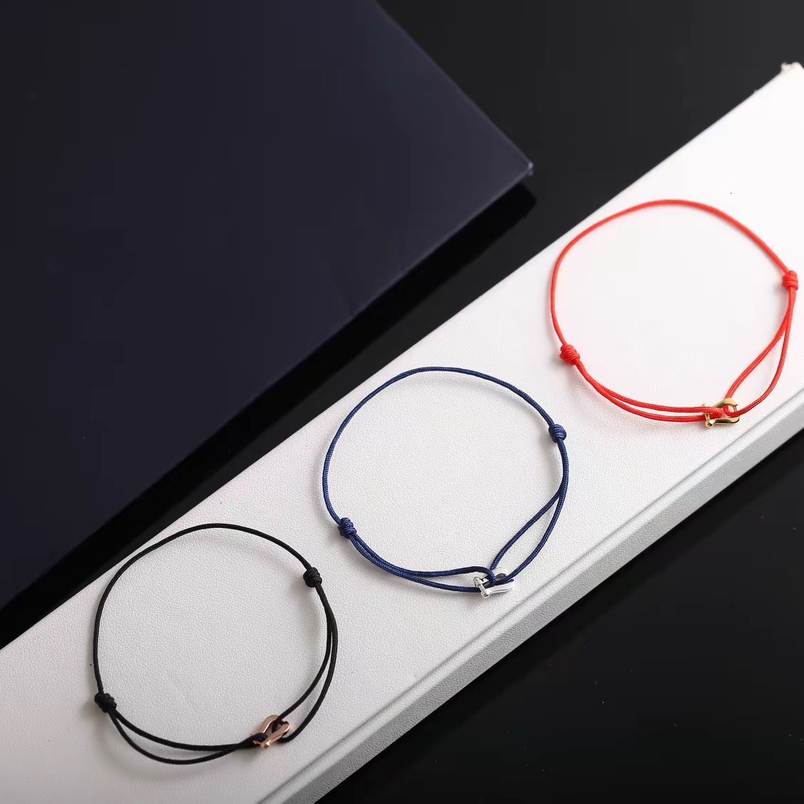 Designer Fredly Jewelry Frieden v Gold Couple with Horseshoe Buckle Mens and Womens Red Rope Bracelet