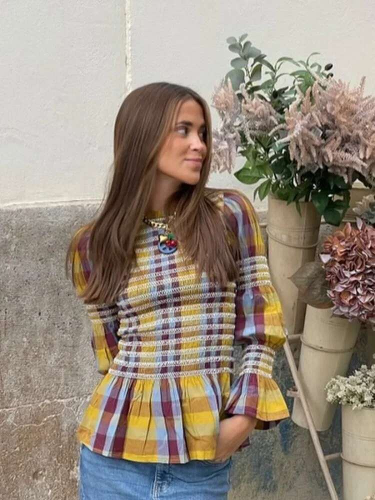 New Spring Retro Slim Fit Plaid Pleated Top Fashion Woman Round Neck Bubble Sleeves Fluffy Tops 2025 Chic Lady Streetwear
