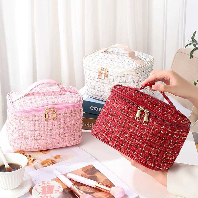 Large capacity portable travel toilet bag New flat portable small perfume cosmetic bag W250109