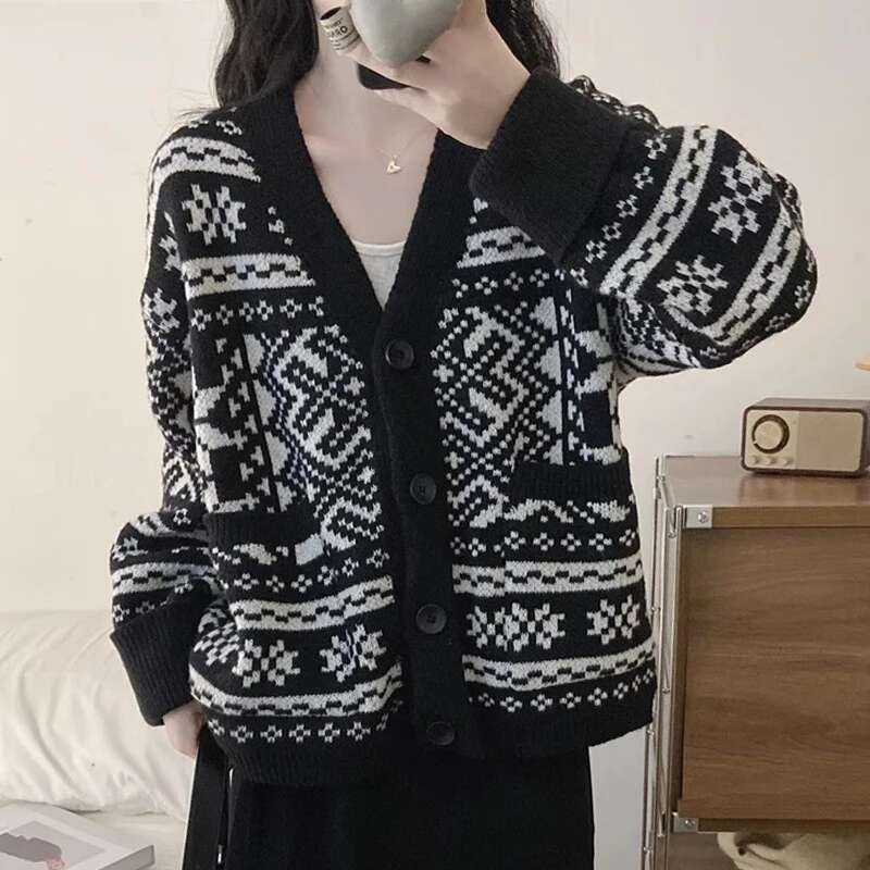 Fair Isle Sweater For Women Relaxed Knitted Button-Up Pocket Front V-Neck Cardigan Knitwear Vintage Fall Winter Christmas Outfit