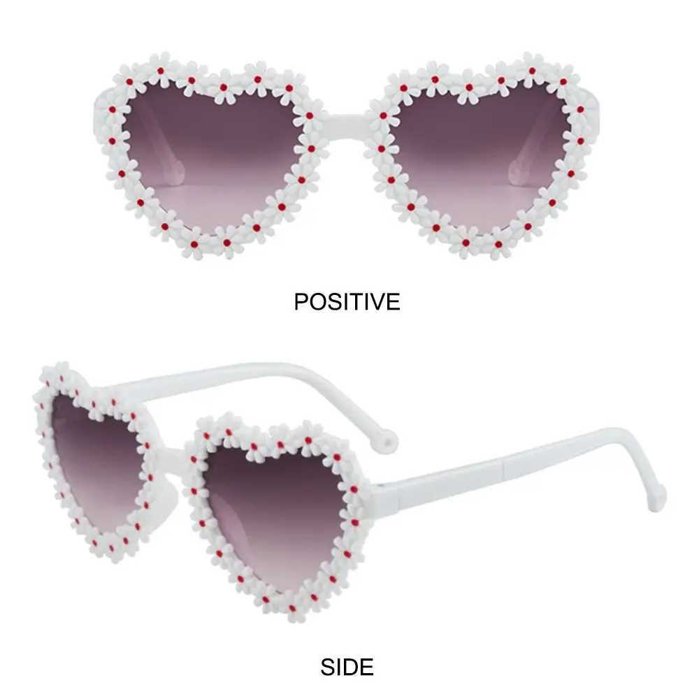 Heart shaped Childrens Daisy Sunglasses 3-18 Years Sunscreen Childrens Shadows Retro Disco Festival Par Glasses W250109