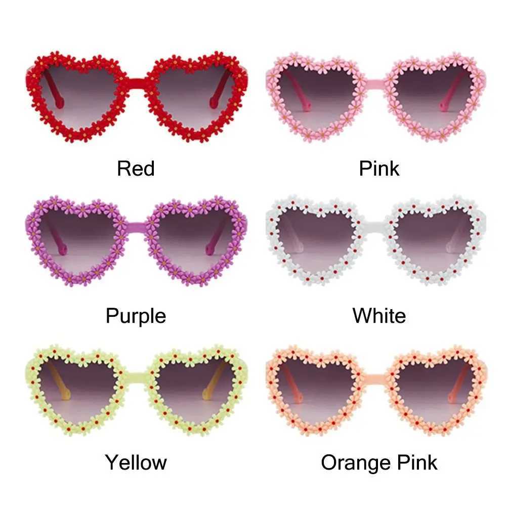 Heart shaped Childrens Daisy Sunglasses 3-18 Years Sunscreen Childrens Shadows Retro Disco Festival Par Glasses W250109
