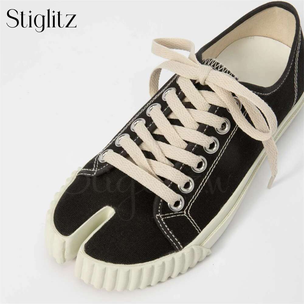 Tabi Canvas for Men Novelty Designer Style Round Split Toe Sneakers Lace up Fashion Flat Custom Colors Casual Shoes