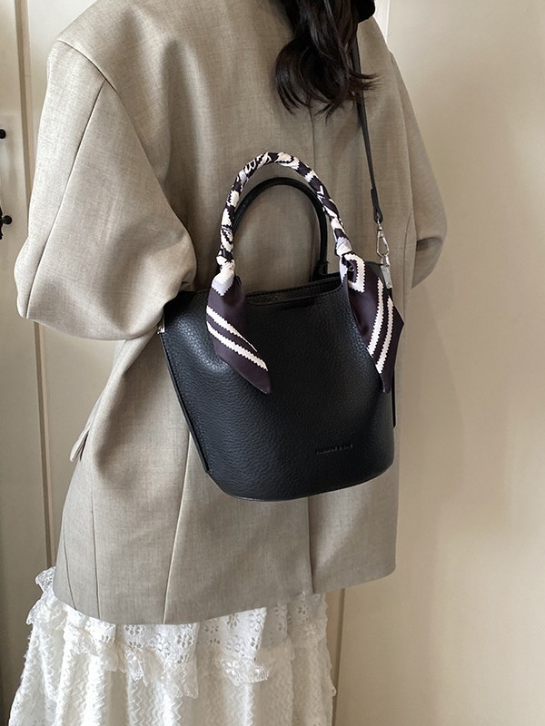 2025 Designer Shoulder 3 Fashion Women 2025 New Personalized Handheld Bag Bucket Trendy Niche Design Triple Black White Brown Khaki Coffee Free shippi