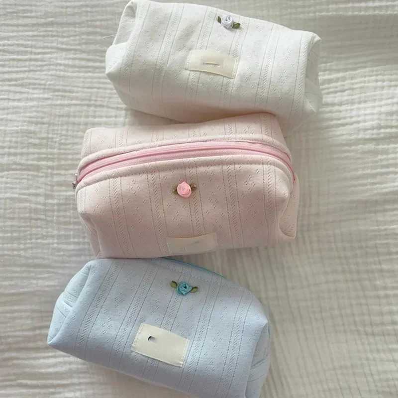 1-piece fashionable cosmetic case Elegant and simple flower lipstick bag Portable large capacity headset cable storage bag W250109