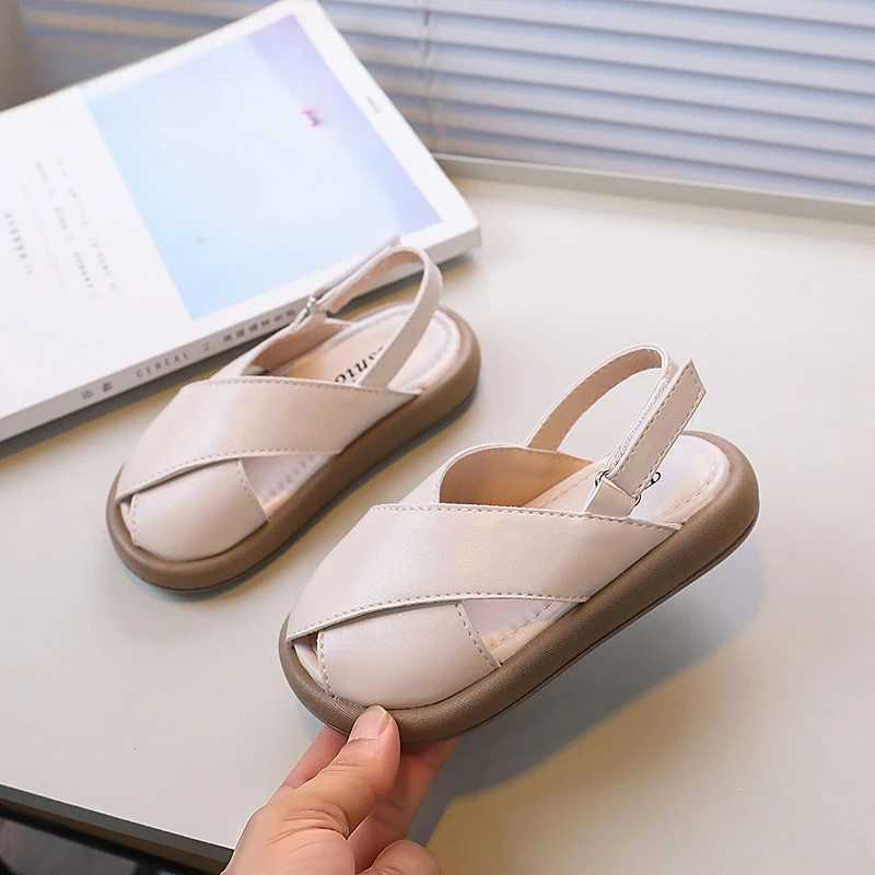 Girls and Childrens Sandals Summer Solid Color Cool Skating Shoes Fashion Waist Childrens Soft Bottom Cross Lace Beach Sandals Upper W250108