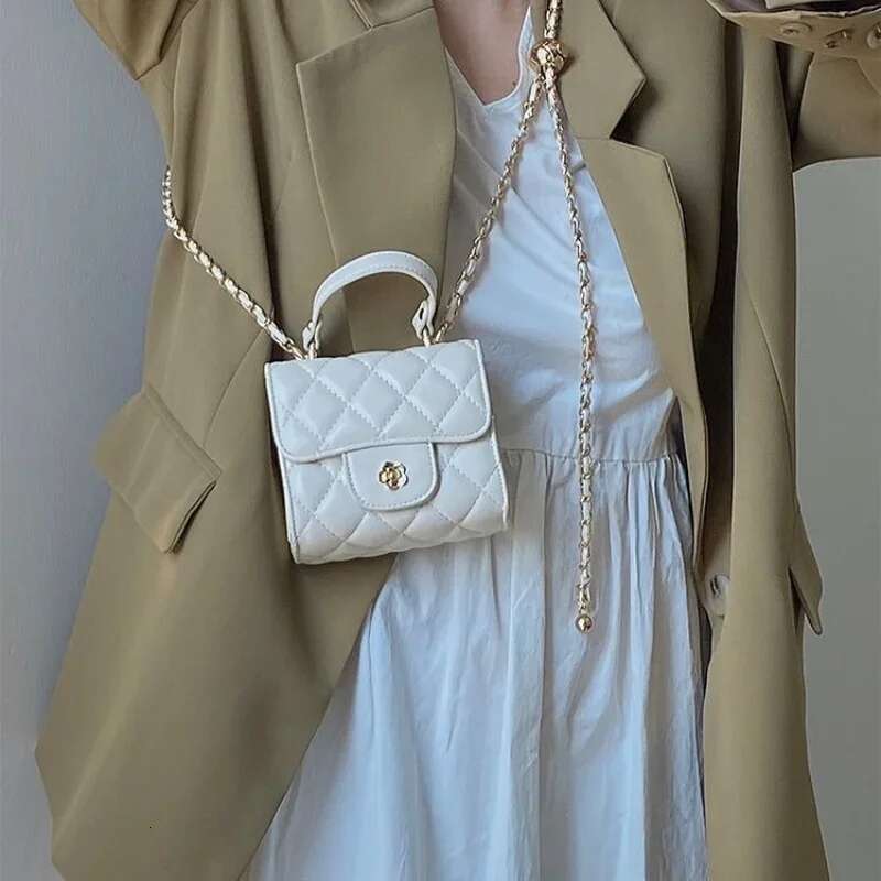 New Fashion Female Shoulder Fragrant Wind Rhombic Lattice Chain Women's Leisure Versatile Small Crossbody Bags