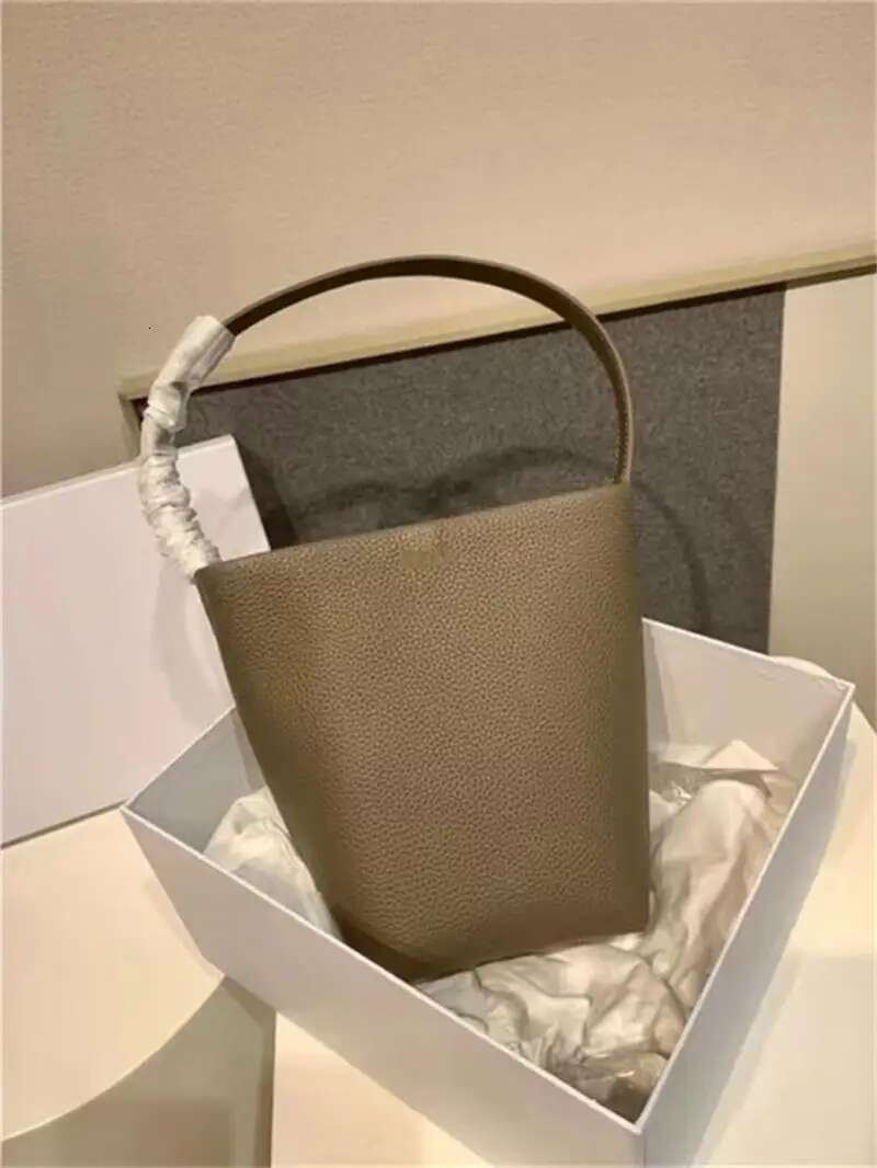New Soft Genuine Minimalism Bucket Designer Shoulder Handbag Elegant French Style Lady Large Capacity Tote Bag