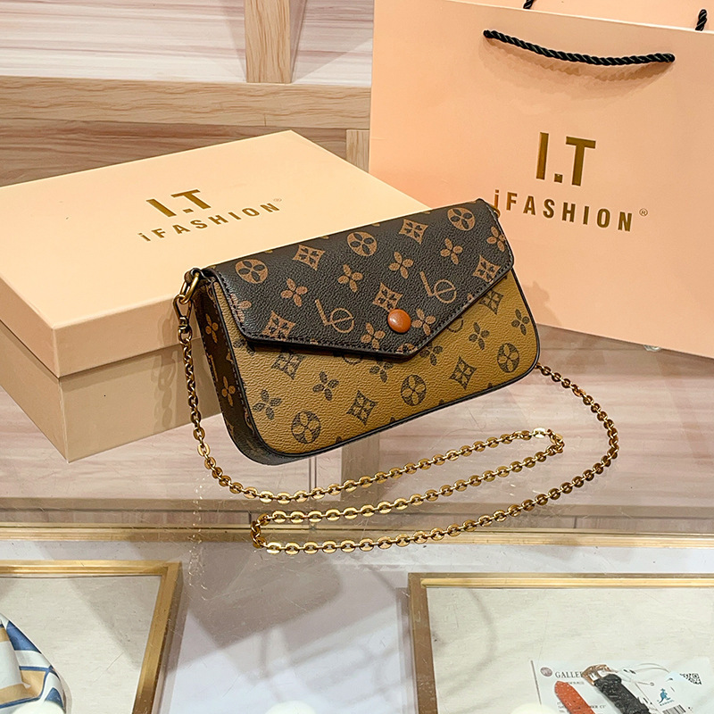 Elegant Envelope Bag with Vintage Floral Pattern and Chain for Women