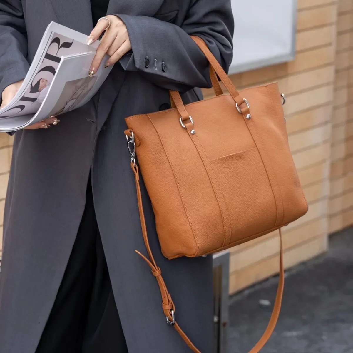 2025 New Fashion Soft Leather Casual Women's Handbag Shoulder Crossbody Bag Large Capacity Bucket Designer U