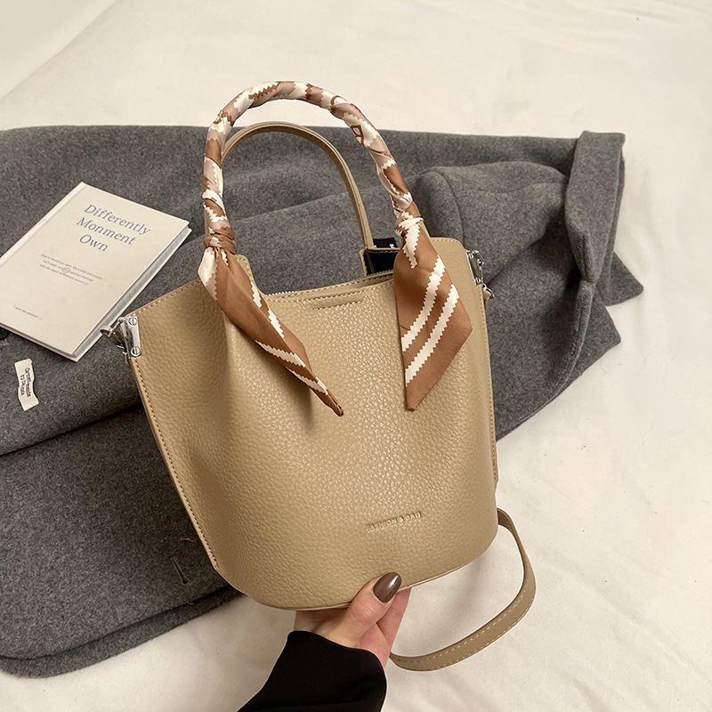 2025 Designer Shoulder 3 Fashion Women 2025 New Personalized Handheld Bag Bucket Trendy Niche Design Triple Black White Brown Khaki Coffee Free shippi
